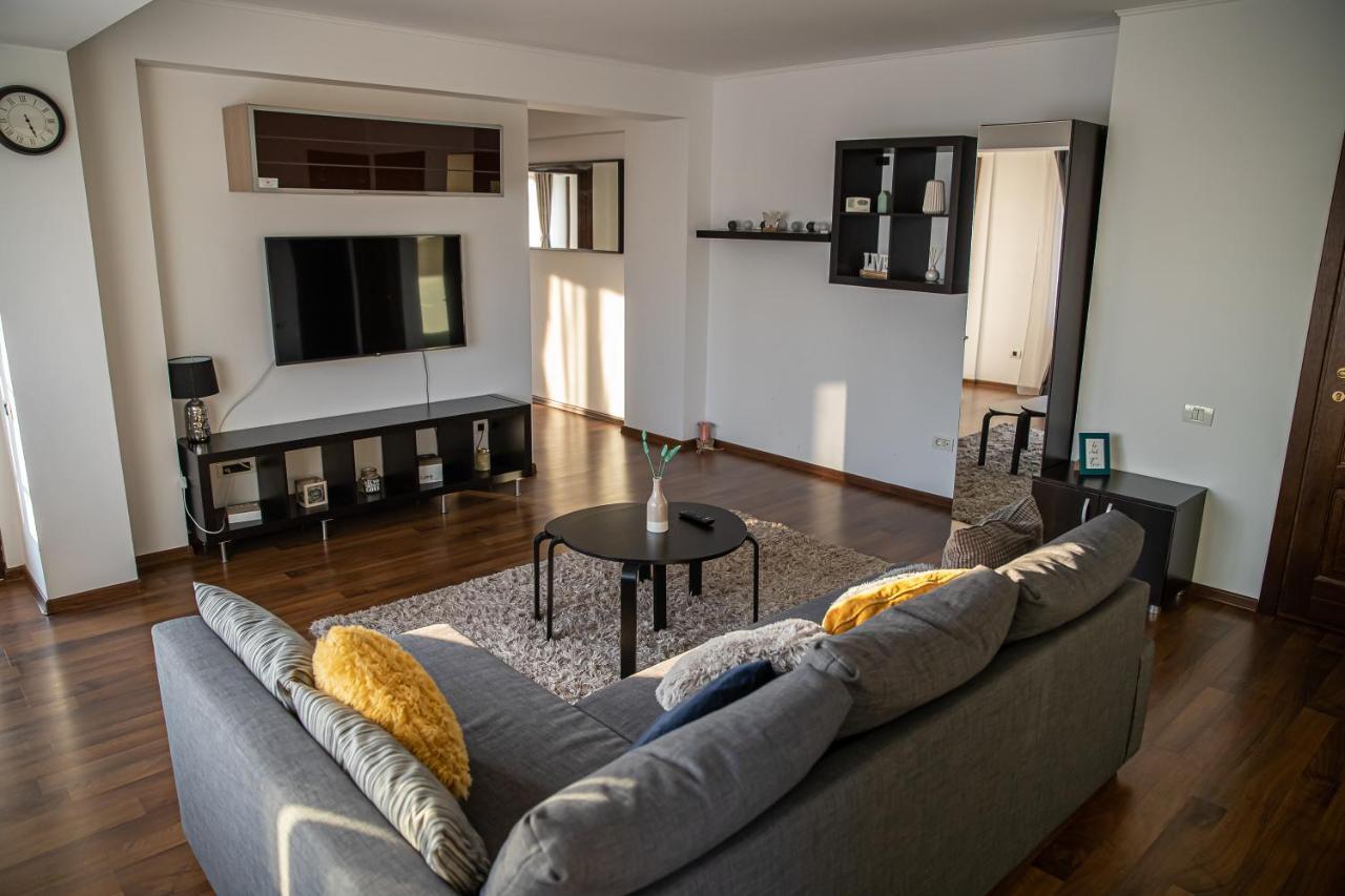 Apartament Tatu Bar&Grill Otopeni Buitenkant foto