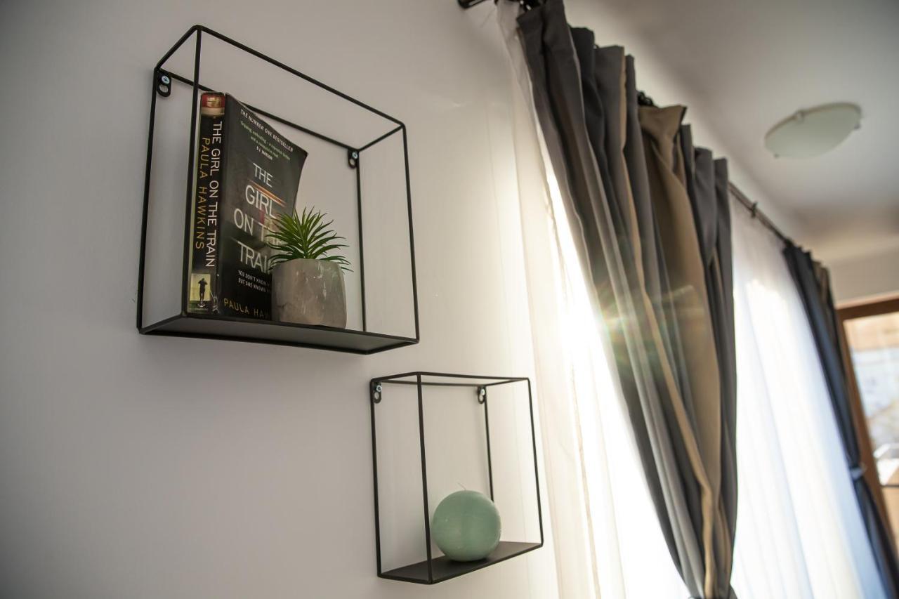 Apartament Tatu Bar&Grill Otopeni Buitenkant foto