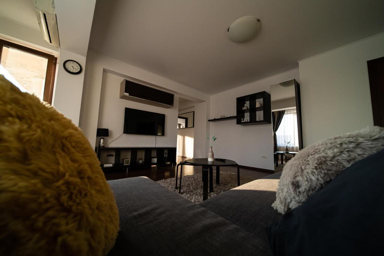 Apartament Tatu Bar&Grill Otopeni Buitenkant foto