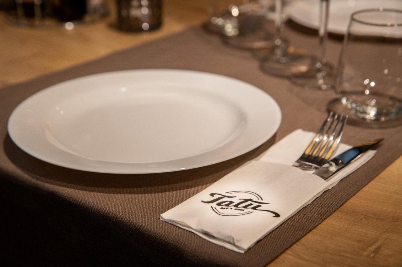 Apartament Tatu Bar&Grill Otopeni Buitenkant foto