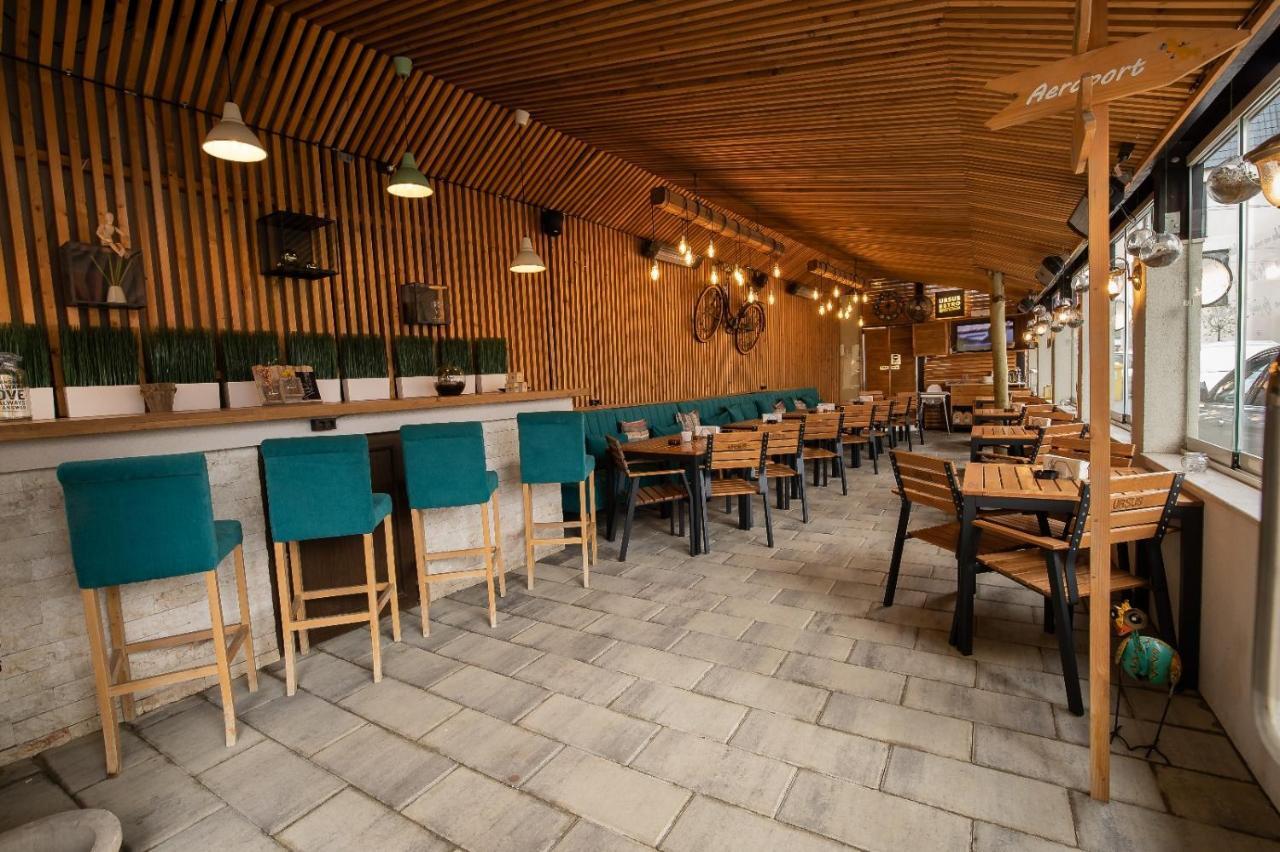Apartament Tatu Bar&Grill Otopeni Buitenkant foto