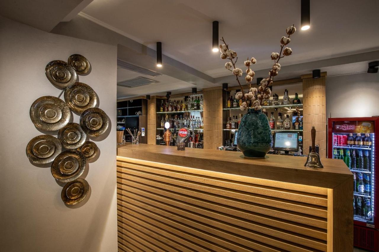 Apartament Tatu Bar&Grill Otopeni Buitenkant foto